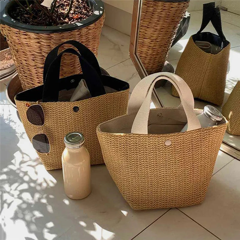 Strandtasche aus geflochtenem Stroh